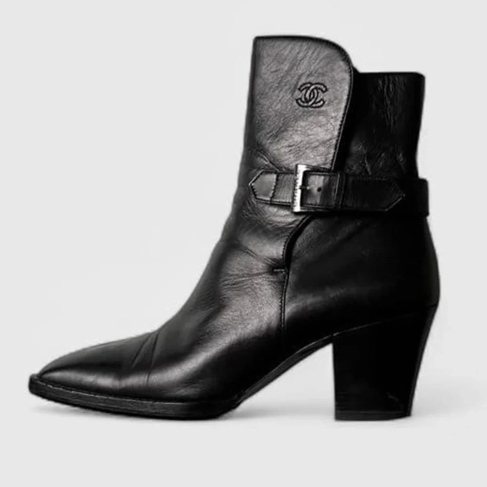 Vintage 90s Chanel Black Leather CC Logo Ankle Boots‎ Buckle Moto 36.5